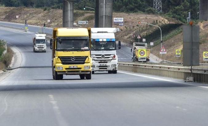 Hafriyat kamyonları hız sınırı tanımıyor; 10 lira için hız yapıyorlar