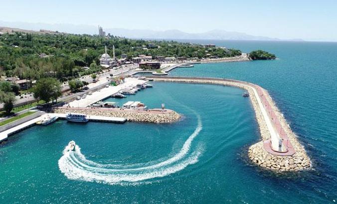 Van Gölü'ne 'Yüzen Otel' projesine 2 milyon liralık destek