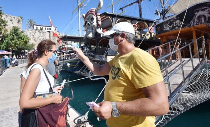 Antalya'da günübirlik tur teknelerinde 'korona' denetimi