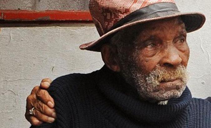 Dünyanın en yaşlı erkeği olarak iddia edilen Güney Afrikalı Blom,116 yaşında öldü