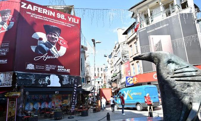 Beşiktaş sokakları 30 Ağustos Zafer Bayramı kutlamalarına hazır