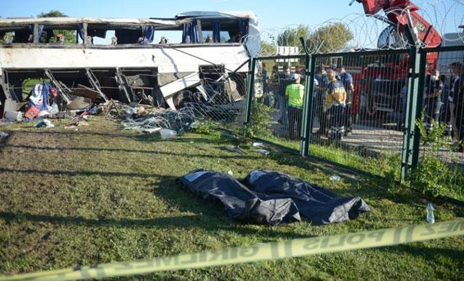 Eskişehir’de fabrika işçilerinin otobüsü devrildi: 2 ölü, 12 yaralı