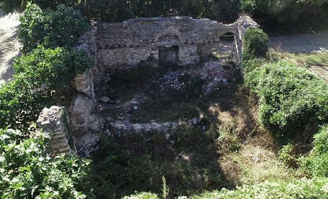 Sultangazi'deki tarihi kilise harabeye döndü