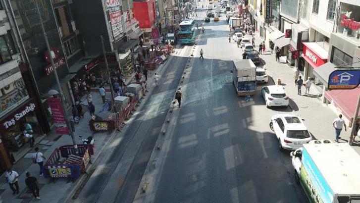 Kadıköy'de bitmeyen kaldırım çalışması isyanı