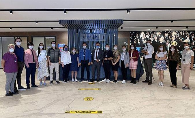 Uzaktan eğitimde geleneksel yöntemlerin yerine “Ters Yüz Öğrenme” modelini hayata geçirdiler