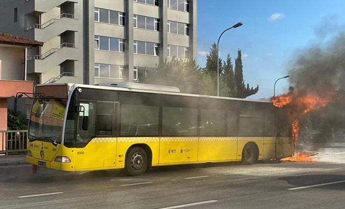 Bostancı'da İETT otobüsü alev alev yandı