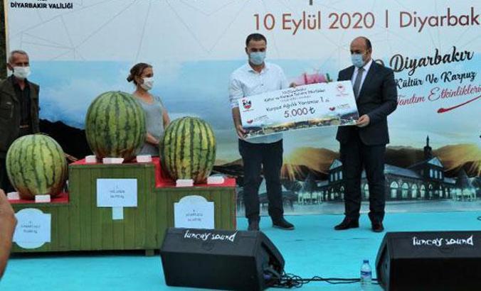Diyarbakır'ın rekortmen karpuzu: 56 kilo 200 gram