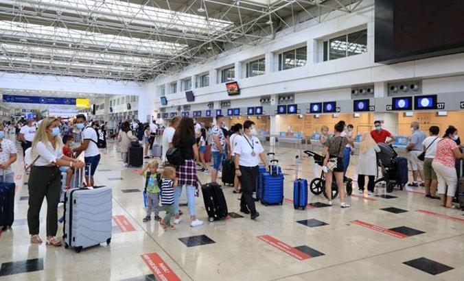 Ruslar akın akın Antalya'ya geliyor