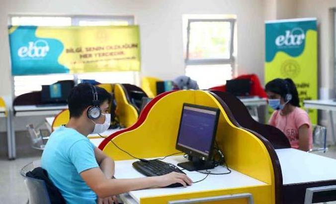 Hasan Nail Canat Bilgi Evi’ndeki destek noktası ilgi görüyor