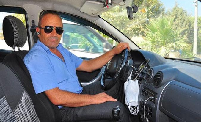 İki yabancı dil bilen taksici Talip, turistlerin tercihi