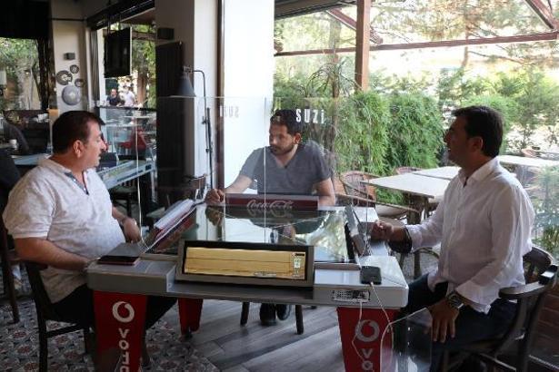 Koronavirüs önlemli dijital oyun masası üretti