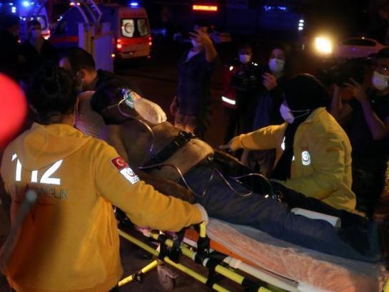 Hastane odasında yangın çıkaran psikiyatri hastası öldü, 2 kiÅŸi yaralandı