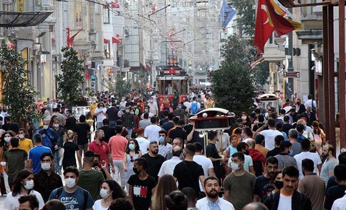 İstiklal Caddesi'nde bu akşam adım atacak yer kalmadı