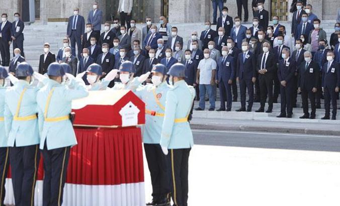 Eski Bakan Ergezen için TBMM'de tören