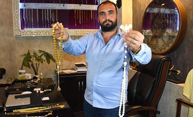 Tespih çekerek, tırnak eti yemekten kurtuldu