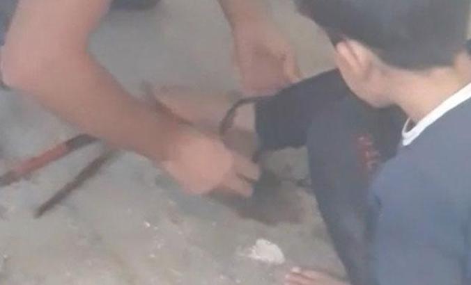 Yangında 11 yaşındaki çocuk zincirlenmiş halde bulundu, babasının yaptığı ortaya çıktı