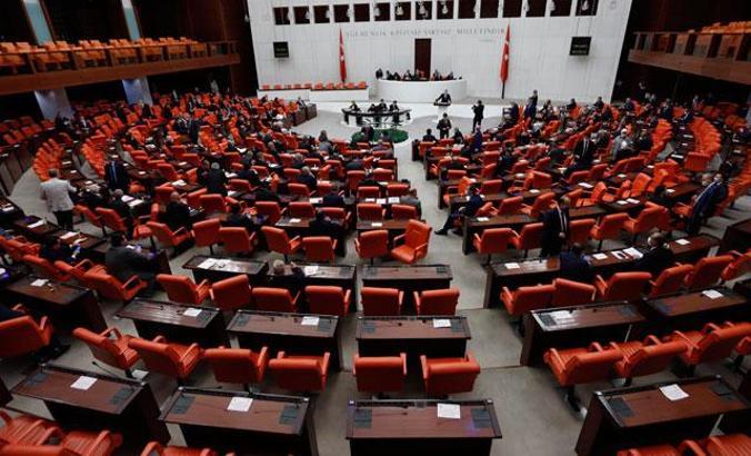 Irak ve Suriye’ye asker gönderme tezkeresinin süresi bir yıl daha uzatıldı