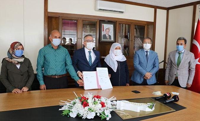Ölen eşinin vasiyeti üzerine 2 dönüm araziyi devlete bağışladı