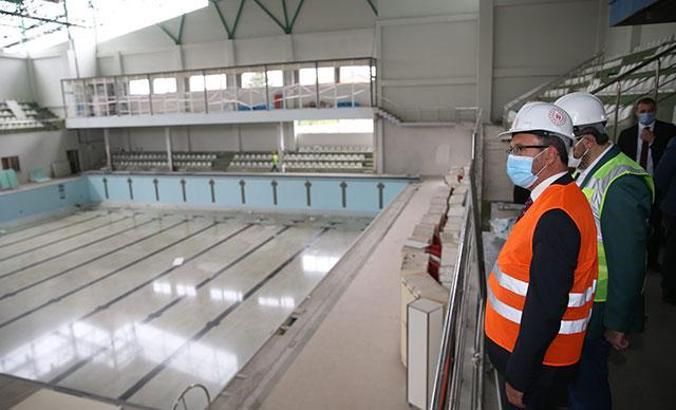 Bakan Kasapoğlu, Güngören'deki spor tesislerini inceledi