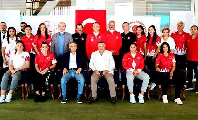 Boks Federasyonu Başkanı Gözgeç, Olimpik Kadın Milli Takımı'yla buluştu