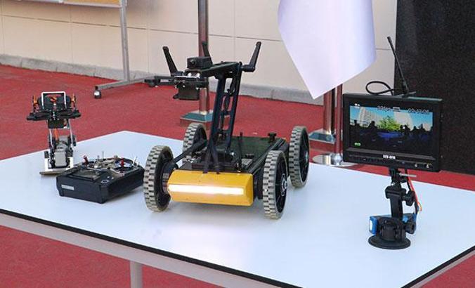 Ankara'da lise öğrencileri bomba imha robotu üretti