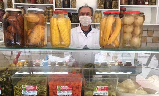 Muzdan üzüme kadar 35 çeşit turşu yapıyor