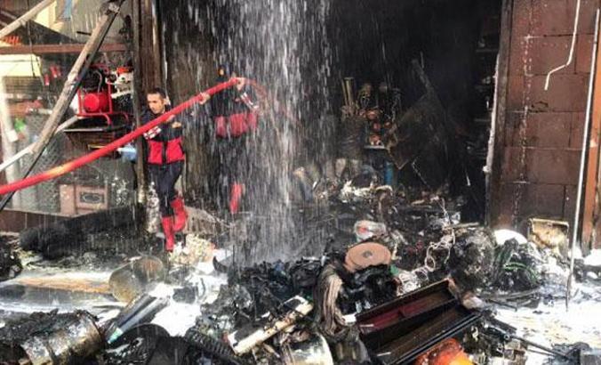 Muş'ta 4 katlı nalburda yangın