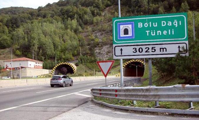 Yol çalışması nedeniyle kapalı olan Bolu Dağı Tüneli, geçici olarak trafiğe açıldı