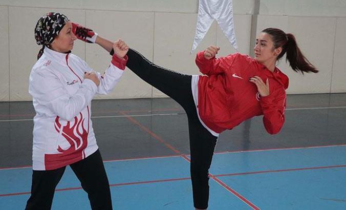 Sporcu anne ve kızı aynı fakültede öğrenci oldu