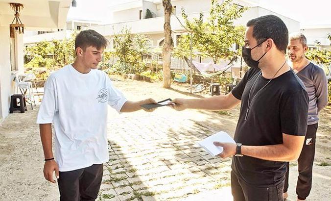 5 milyonuncu kullanıcısının hayat boyu eğitim giderlerini karşılayacak