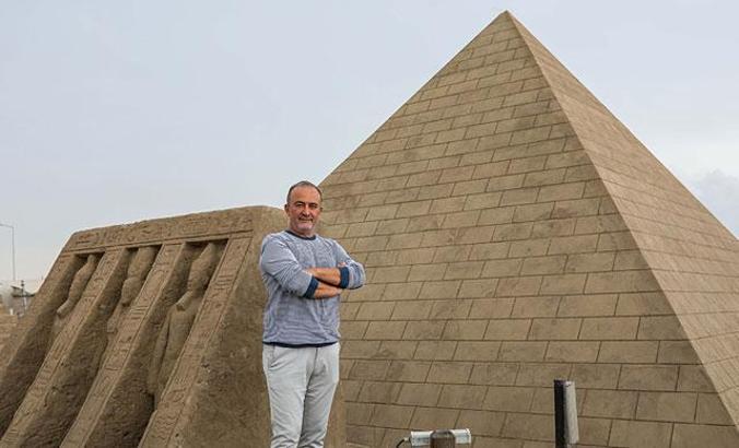 5 yıldır ayakta olan kumdan Keops Piramidi, Guinness'e aday