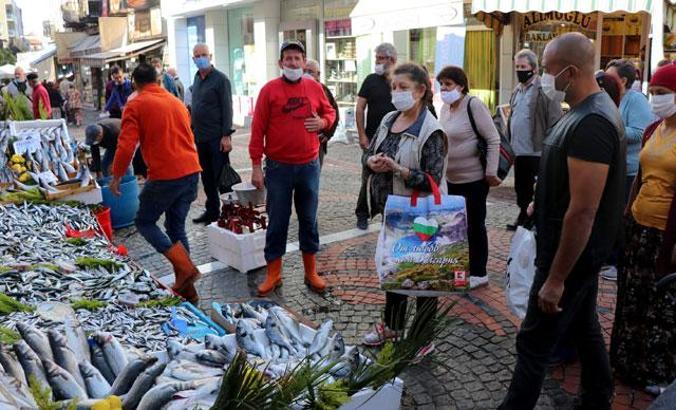 Edirne'ye gelen Bulgarlar, kasalarla palamut alıyor