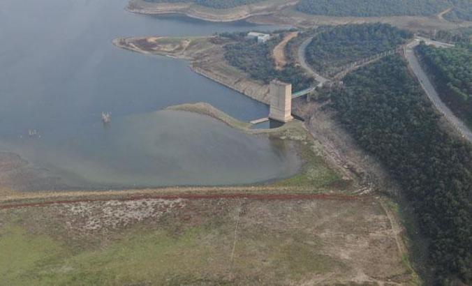 İstanbul barajları kritik seviyede; Alibeyköy Barajı'nda eski elektrik direkleri ortaya çıktı
