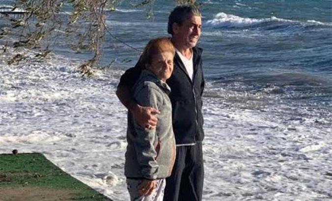 Oyuncu Erkan Petekkaya'nın annesi hayatını kaybetti