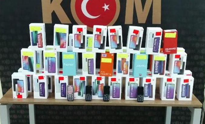 Gebze’de 51 kaçak telefon ele geçirildi
