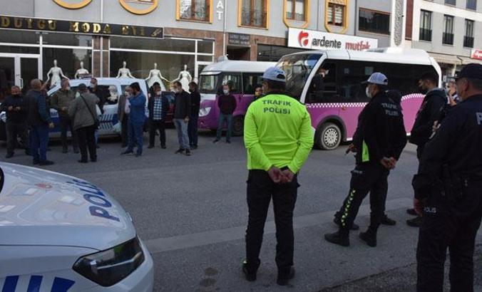 Hendek'te dolmuş sürücülerinden güzergah eylemi