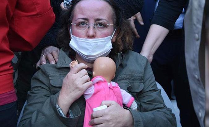 Meclis Başkanı Şentop, 4 kızı enkaz altındaki Nilay Yücel'i ziyaret etti