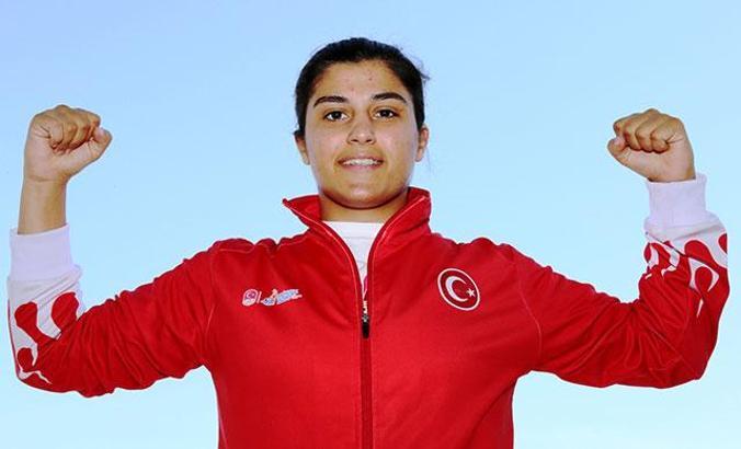 Türk boks tarihinin en başarılı sporcusu Busenaz Sürmeneli