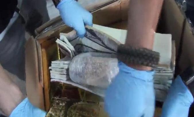 Yurt dışına gönderilecek paspas katalogları arasında uyuşturucu haplar çıktı