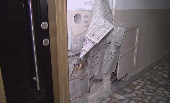 Sultangazi'de ağır hasarlı binalarda kalmaya devam ediyorlar