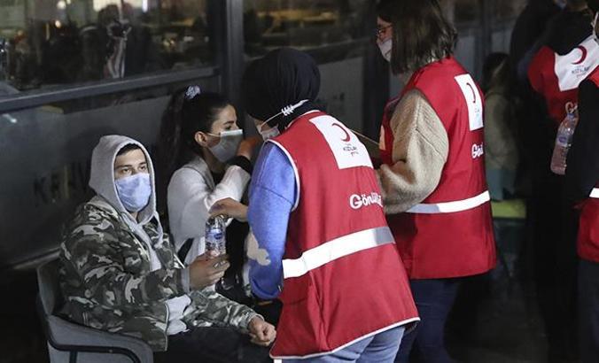 Kızılay Başkanı Kınık: Vatandaşlarımız evlerine girene kadar buradayız