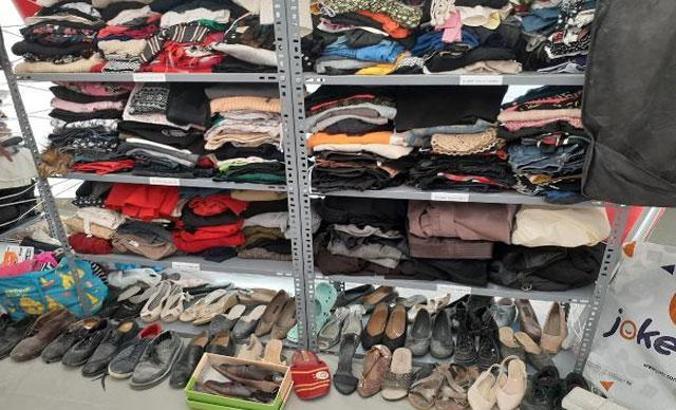 Depremzedeler eşyalarını aradı