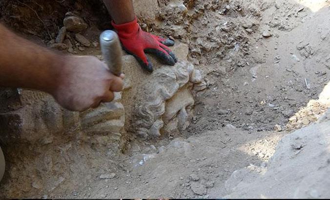 Definecilerin kazdığı yerden 2 bin 500 yıllık tarih çıktı