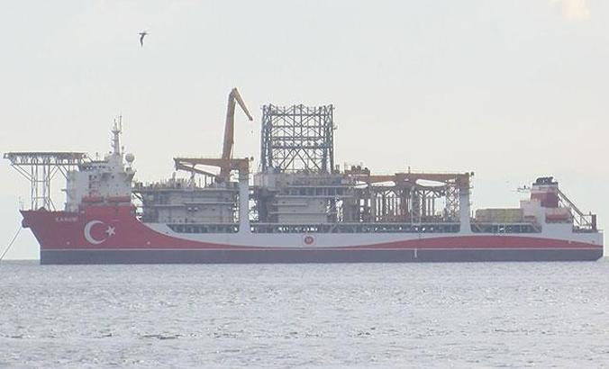 "Kanuni Sondaj Gemisi" Yenikapı açıklarında