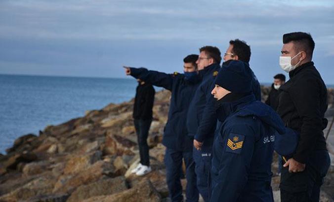 Saros Körfezi'nde batan balıkçı teknesinde kaybolan 2 kişi aranıyor
