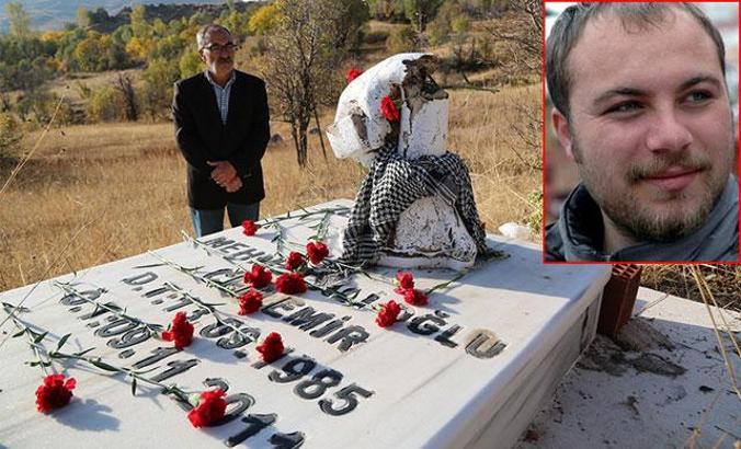 Van depreminde yaşamını yitiren DHA Muhabiri Cem Emir mezarı başında anıldı
