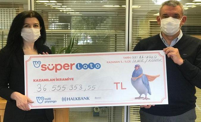 Süper Loto’dan 36.55 milyon lira kazanan talihli çekini aldı