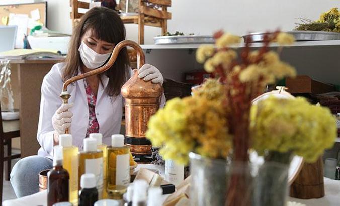 Kimyasala alerjisi olan kimya mühendisi, bitkilerle doğal ürünler üretmeye başladı