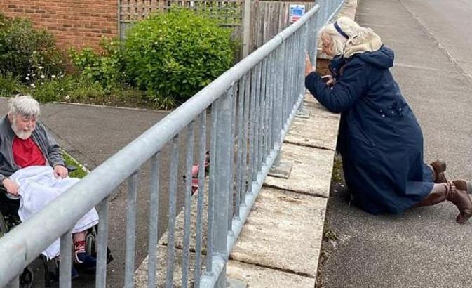 İngiltere’de koronavirüs, 52 yıllık çifti böyle ayırdı