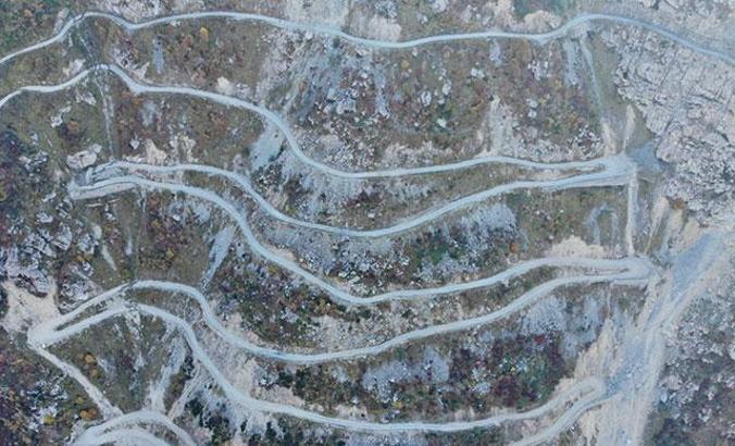 'Dünyanın en tehlikeli yolu’ndan geçmek cesaret istiyor